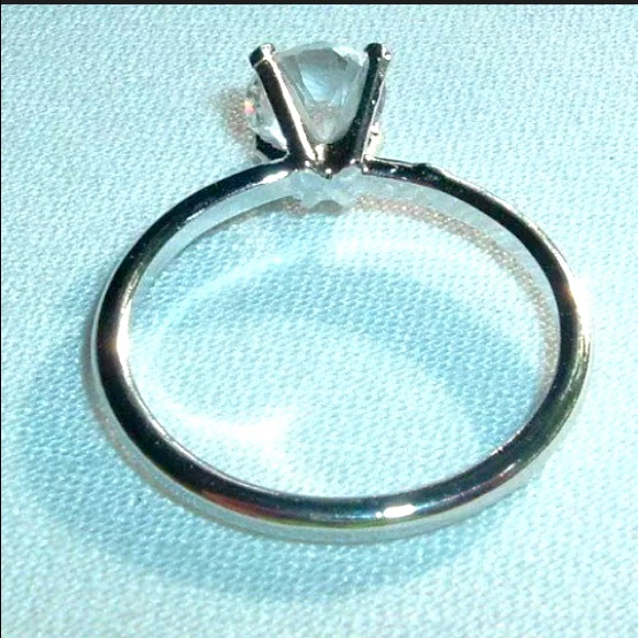 Vintage U & Arrow signed white glass solitaire - Picture 5 of 6